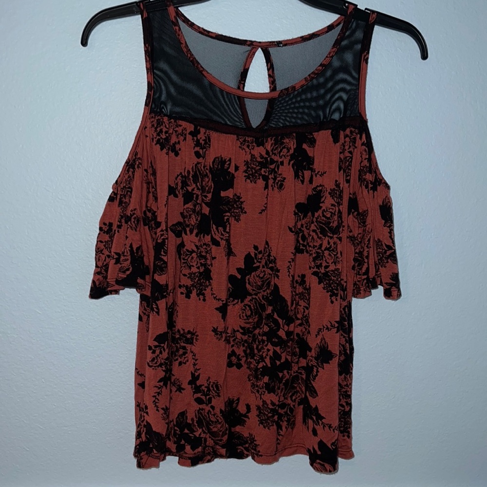 Women’s Cold shoulder floral blouse size large